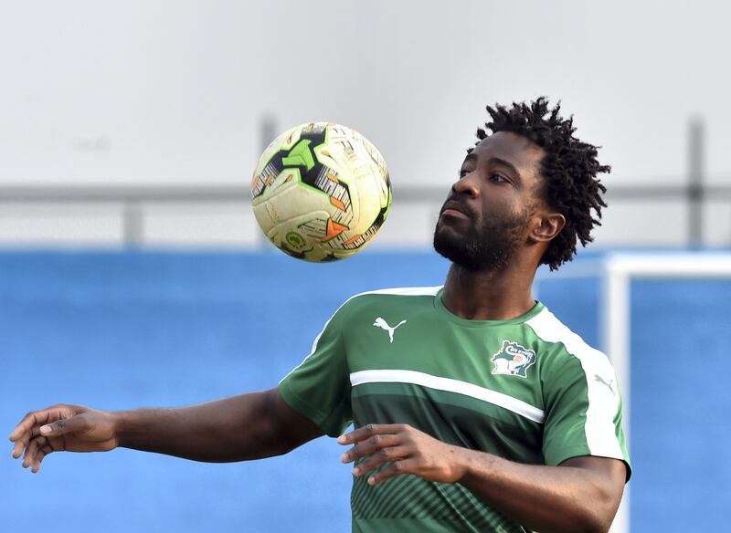Ivory Coast's team player Wilfried Bony take part in a training session on January 17, 2017 in Oyem during the 2017 Africa Cup of Nations football tournament in Gabon. / AFP PHOTO / ISSOUF SANOGO