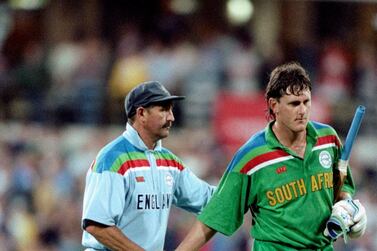 22 Mar 1992: Graham Gooch of England sympathises with Brian McMillan of South Africa after their controversial win in the World Cup semi-final at the SCG in Sydney, Australia. England won a rain affected match on a faster scoring rate. \ Mandatory Credit: Adrian Murrell /Allsport