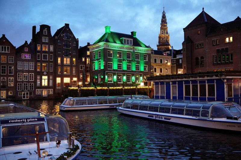 AMSTERDAM, NETHERLANDS - DECEMBER 01: Tourist boats on December 1, 2020 in Amsterdam, Netherlands. As of December 1st, face masks become compulsory in all indoor public places in The Netherlands, following pressure from the public and MPs, as infection cases reached half a million last week. (Photo by Pierre Crom/Getty Images)