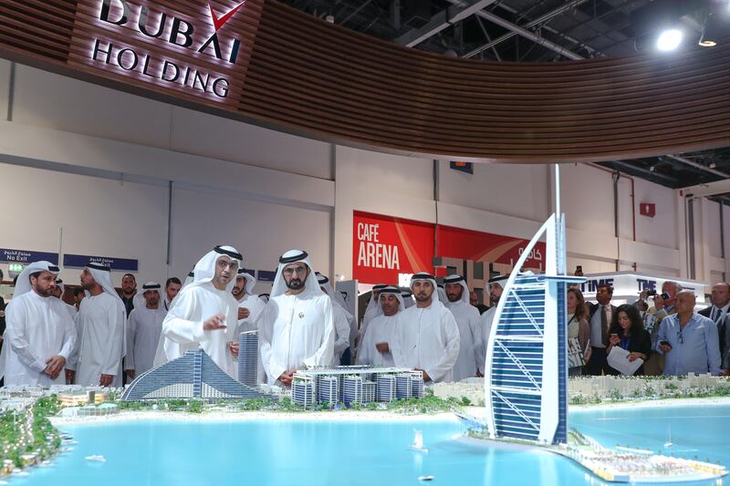 Mohammed bin Rashid briefed participants on Cityscape Global projects. WAM