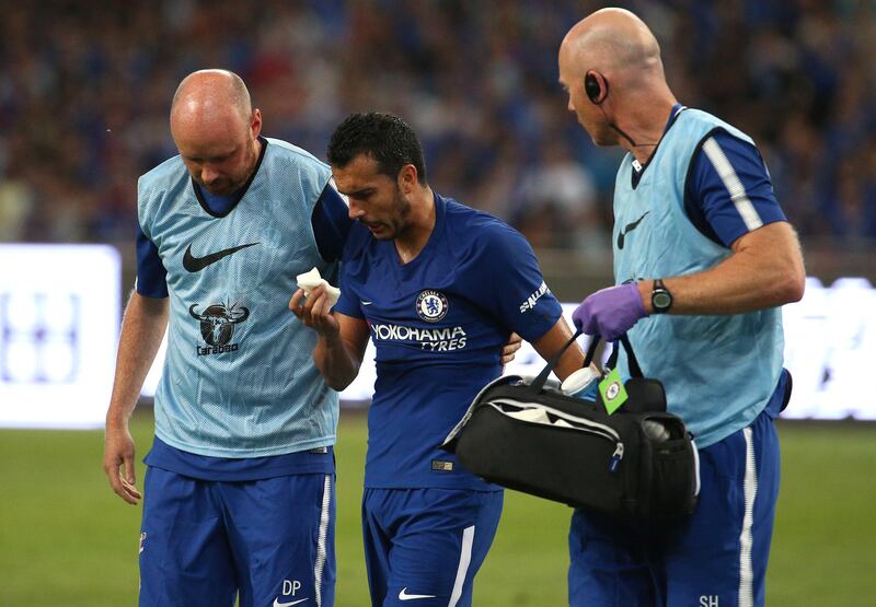 epa06103536 Chelsea's Pedro (C) leaves the pitch after picking up an injury during the pre-season fiendly soccer match between Chelsea FC and Arsenal FC at the Beijing National Stadium, in Beijing, China, 22 July 2017.  EPA/WU HONG