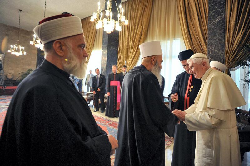 This handout picture released by the Vatican press office shows Pope Benedict XVI (C) greeting Muslim clerics during his visit with Lebanese President Michel Suleiman at the Baabda presidential palace, east of the capital Beirut, on September 15, 2012. Pope Benedict XVI issued a call for reconciliation between Christians, Jews and Muslims at the start of a three-day visit to Lebanon, as a deadly Islamist protest marred his arrival.  AFP PHOTO / HO / OSSERVATORE ROMANO -- RESTRICTED TO EDITORIAL USE - MANDATORY CREDIT "AFP PHOTO/OSSERVATORE ROMANO " - NO MARKETING NO ADVERTISING CAMPAIGNS - DISTRIBUTED AS A SERVICE TO CLIENTS (Photo by - / OSSERVATORE ROMANO / AFP)