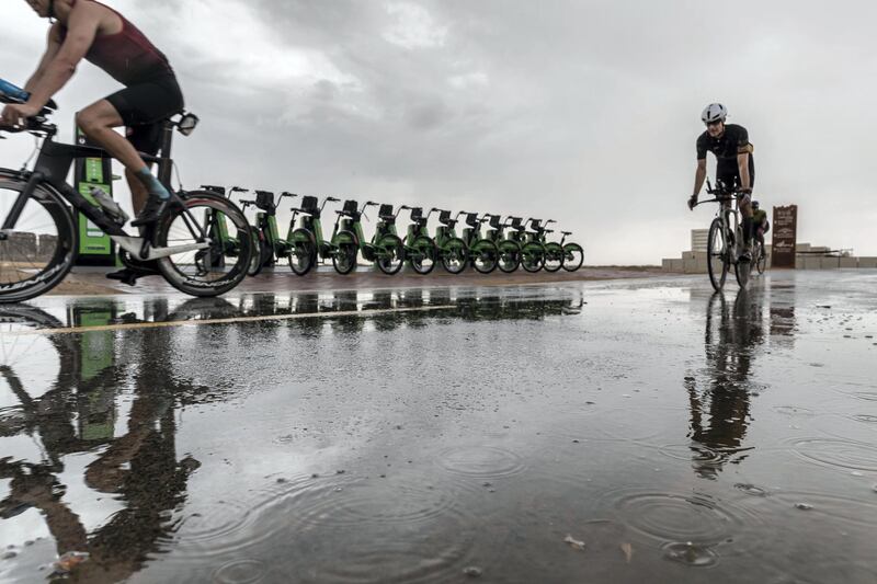 Rain along the Al Qudra area of Dubai on April 29 th, 2021. 
Antonie Robertson / The National.
Reporter: None for National.