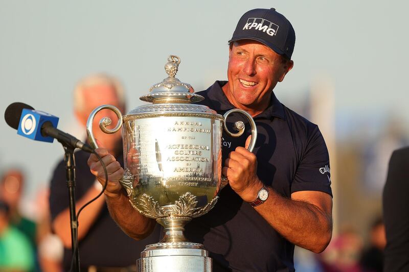 KIAWAH ISLAND, SOUTH CAROLINA - MAY 23: Phil Mickelson of the United States celebrates with the Wanamaker Trophy after winning the final round of the 2021 PGA Championship held at the Ocean Course of Kiawah Island Golf Resort on May 23, 2021 in Kiawah Island, South Carolina.   Stacy Revere/Getty Images/AFP
== FOR NEWSPAPERS, INTERNET, TELCOS & TELEVISION USE ONLY ==
