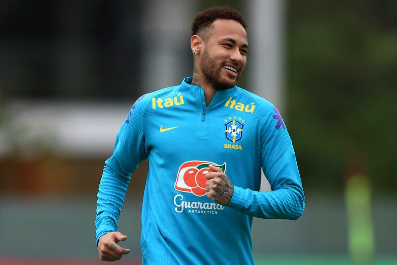 TERESOPOLIS, BRAZIL - MARCH 22: Neymar Jr. (R) smiles during a training session of the Brazilian national football team at the squad's Granja Comary training complex on March 22, 2022 in Teresopolis, Brazil. Brazil faces Chile on March 24 as part of the South American FIFA World Cup Qualifiers for Qatar 2022 at the Maracana stadium in Rio de Janeiro, Brazil.  (Photo by Buda Mendes / Getty Images)