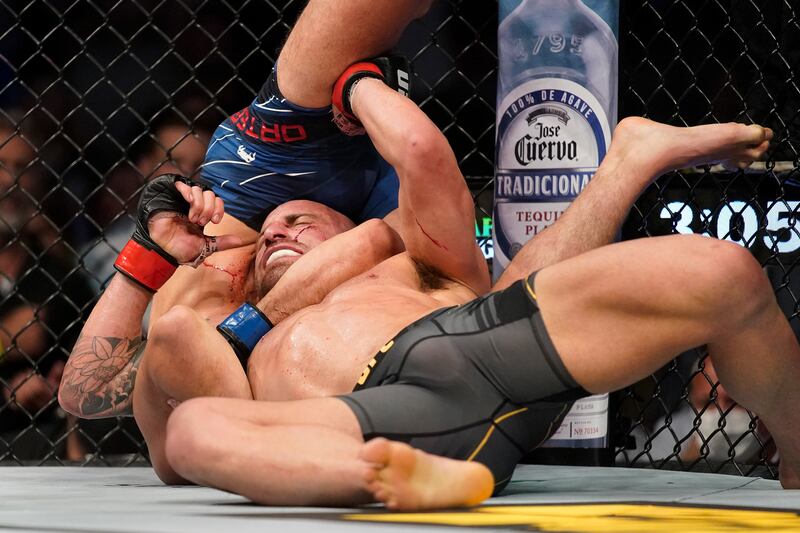 Brian Ortega attempts a guillotine on Alexander Volkanovski. AP Photo