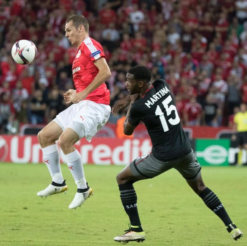 Hapoel Be’er-Sheva’s Mihaly Korhut holds off Southampton’s Dutch defender Cuco Martina. AFP / JACK GUEZ