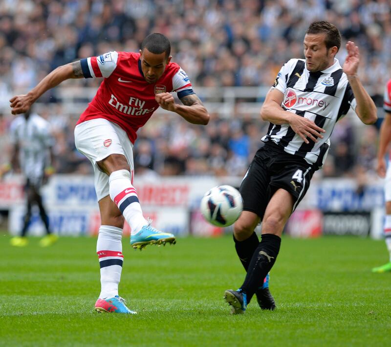 Newcastle's Yohan Cabaye challenges Arsenal's Theo Walcott during their English Premier League soccer match at St James' Park Newcastle, northern England, May 19, 2013. REUTERS/Russell Cheyne  (BRITAIN - Tags: SPORT SOCCER) FOR EDITORIAL USE ONLY. NOT FOR SALE FOR MARKETING OR ADVERTISING CAMPAIGNS. NO USE WITH UNAUTHORIZED AUDIO, VIDEO, DATA, FIXTURE LISTS, CLUB/LEAGUE LOGOS OR "LIVE" SERVICES. ONLINE IN-MATCH USE LIMITED TO 45 IMAGES, NO VIDEO EMULATION. NO USE IN BETTING, GAMES OR SINGLE CLUB/LEAGUE/PLAYER PUBLICATIONS *** Local Caption ***  CRC15_SOCCER-ENGLAN_0519_11.JPG