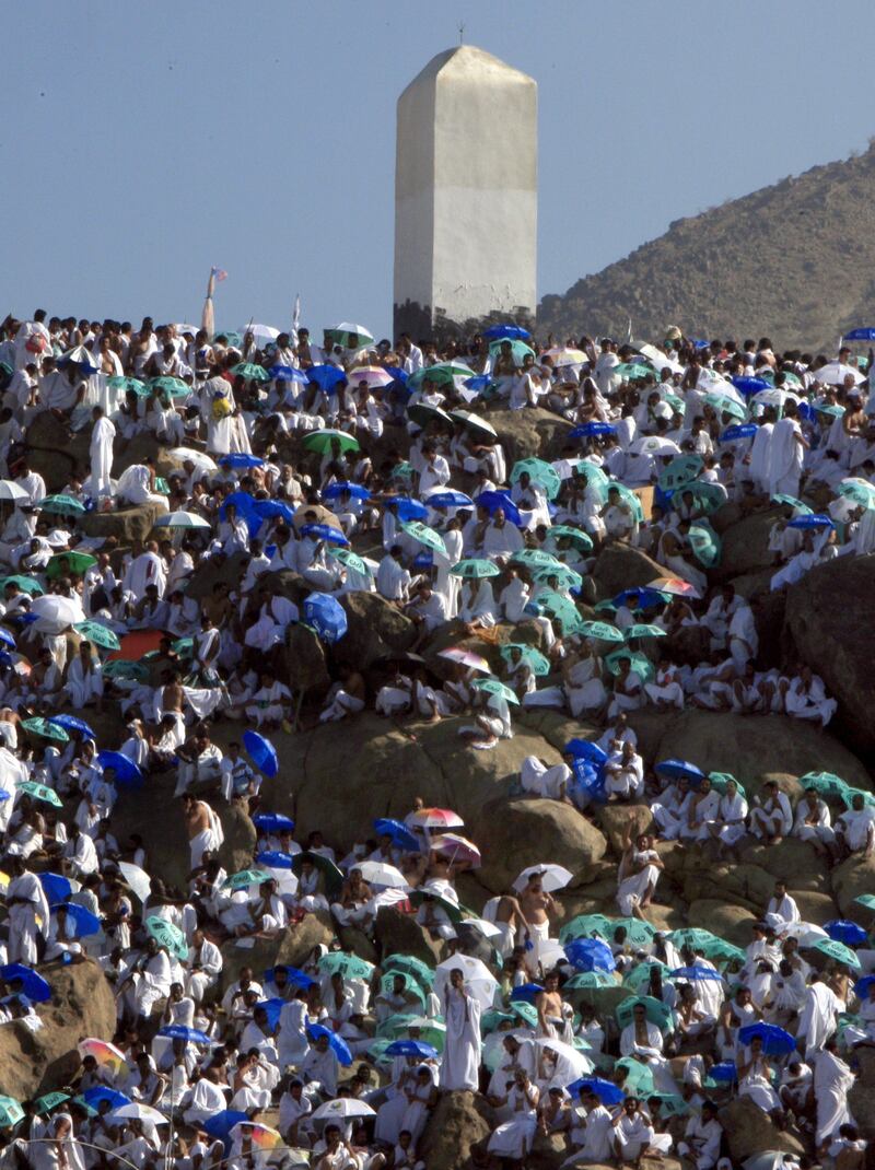 epa02993397 Muslim pilgrims shield themselves from the rising early morning sun with umbrellas as they climb the Mount of Mercy (also called Mount Arafat), on the second day of the Muslim's Hajj 2011 pilgrimage, in Arafat, Saudi Arabia, 05 November 2011.  Millions of Muslims arrived in Saudi Arabia to perform their Hajj which runs from 04 to 09 November.  EPA/AMEL PAIN *** Local Caption ***  02993397.jpg