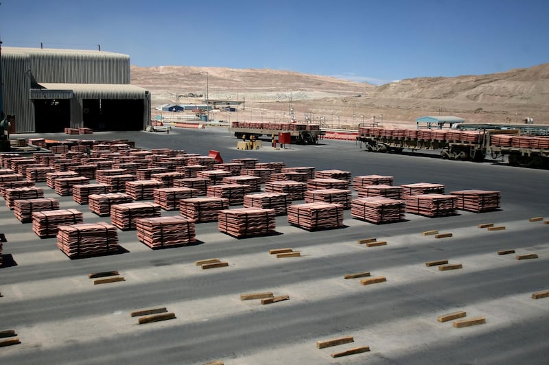 FILE PHOTO: Sheets of copper cathode are pictured at BHP Billiton's Escondida, the world's biggest copper mine, in Antofagasta, Chile March 31, 2008. REUTERS/Ivan Alvarado/File Photo
