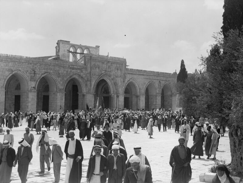 Crowds outside Al Aqsa mosque in the 1930s. Photo: Library of Congress