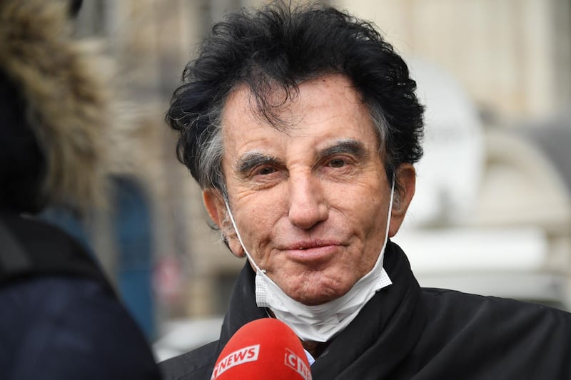 Former Culture minister and current president of the Arab World Institute (IMA) Jack Lang arrives to attend a remembrance mass for French actor and director Robert Hossein at the Saint-Sulpice church in Paris, on February 09, 2021. Unforgettable as Count de Peyrac in the film saga of the "Angelique" and famous for his mega-productions on stage, Robert Hossein shot dozens of films from 1948 to 2019. / AFP / Bertrand GUAY
