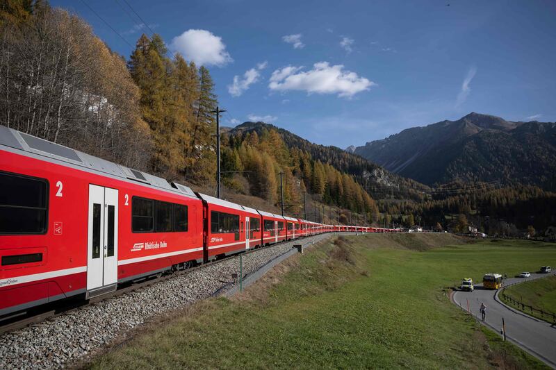 The record attempt was carried out on the Albula Line, from Preda to Thusis, crossing one of the most spectacular railway routes in the world, and which is recognised as a Unesco World Heritage Site.  