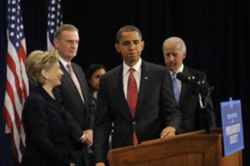 US President elect Barack Obama(C) arrives to nominate Senator Hillary Rodham Clinton(L) as US Secretary of State during a press conference in Chicago, Illinios, on  December 1, 2008.          AFP PHOTO/Jim WATSON *** Local Caption ***  819719-01-08.jpg
