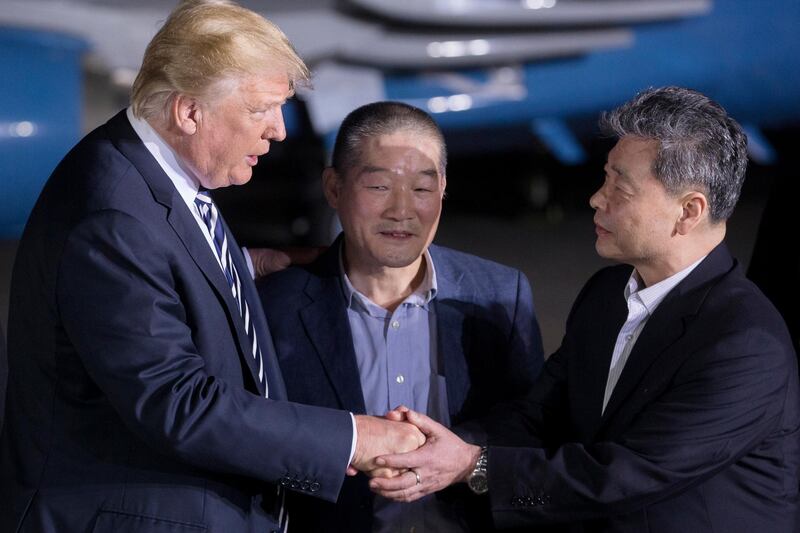 epa06724712 US President Donald J. Trump (L) greets US detainees that were released by North Korea; Kim Dong-Chul (C) and Kim Hak-Song (R), at Joint Base Andrews, Maryland, USA, 10 May 2018. The detainees were released by North Korea in a good will gesture ahead of a planned summit between Trump and Kim Yong Un.  EPA/MICHAEL REYNOLDS
