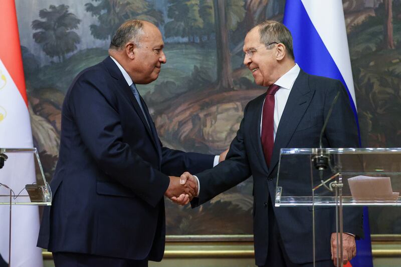 Russian Foreign Minister Sergei Lavrov and and Egyptian Foreign Minister Sameh Shoukry shake hands during a press conference held on Monday after they met in Moscow. Photo: EPA