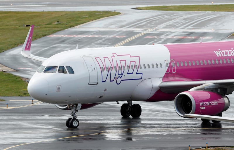 FILE PHOTO: A Wizz Air Airbus A320 from Sofia, Bulgaria taxis to a gate after landing at Luton Airport after Wizz Air resumed flights today on some routes, following the outbreak of the coronavirus disease (COVID-19), Luton, Britain, May 1, 2020. REUTERS/Andrew Boyers/File Photo