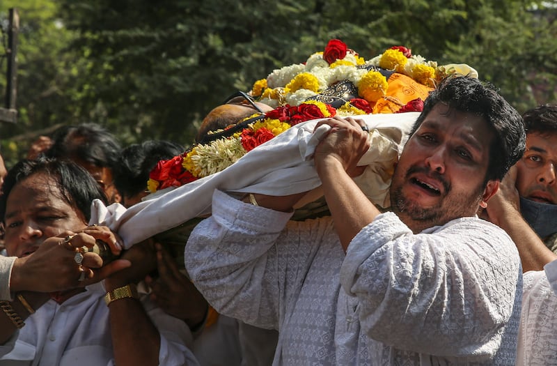 Bappi Lahiri's son Bappa Lahiri carries the mortal remains of his father. EPA