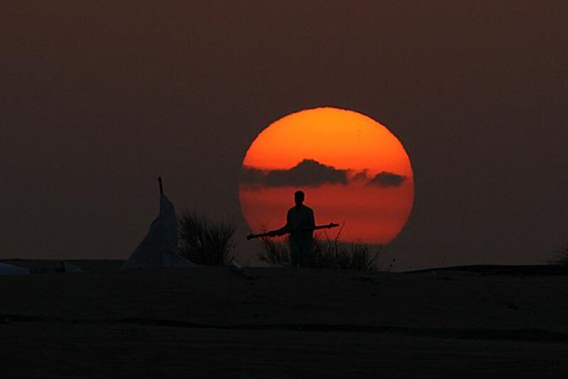 DUBAI , UNITED ARAB EMIRATES  Ð  Nov 28 : A worker from Dubai Municipality demolishing the winter camps which are without permit in Al Mushrif area in Dubai. ( Pawan Singh / The National ) For News. Story by Mohammed Al Khan