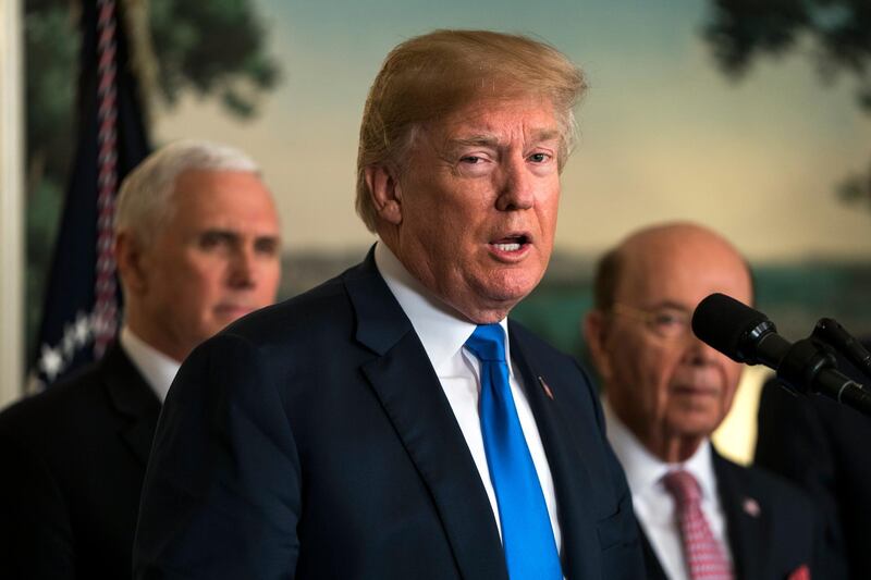 epa06621314 US President Donald J. Trump speaks before signing a presidential memorandum targeting what the White House termed 'China's economic aggression' in the Diplomatic Room of the White House in Washington, DC, USA, 22 March 2018. China is threatening retaliation for the tariffs on $50 billion US dollars (40 billion euros) of Chinese imports, sparking further fears of a trade war.  EPA/JIM LO SCALZO