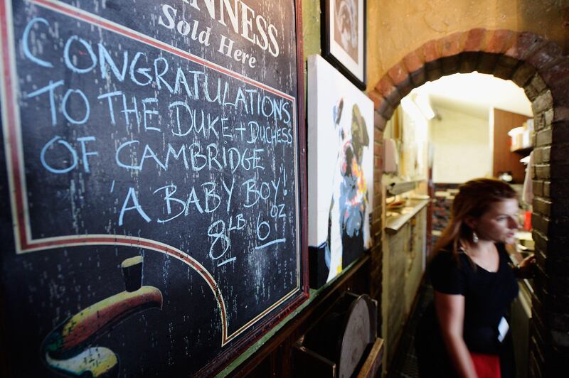 SANTA MONICA, CA - JULY 22: A blackboard inside the Ye Olde King's Head English pub celebrates the announcement of the birth of Catherine, Duchess of Cambridge, and her husband Prince William's first child, July 22, 2013 in Santa Monica, California. Kensington Palace announced that The Duchess of Cambridge gave birth to a baby boy with Prince William, Duke of Cambridge present for the birth.   Kevork Djansezian/Getty Images/AFP== FOR NEWSPAPERS, INTERNET, TELCOS & TELEVISION USE ONLY ==
 *** Local Caption ***  597532-01-09.jpg