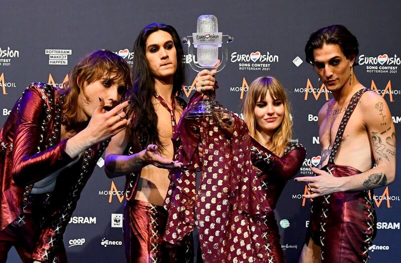 Maneskin of Italy pose with the trophy following a news conference after winning the 2021 Eurovision Song Contest, in Rotterdam, Netherlands, May 23, 2021. REUTERS/Piroschka van de Wouw     TPX IMAGES OF THE DAY