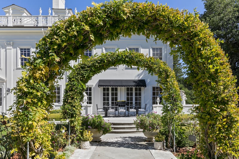 White House-style ivy arches