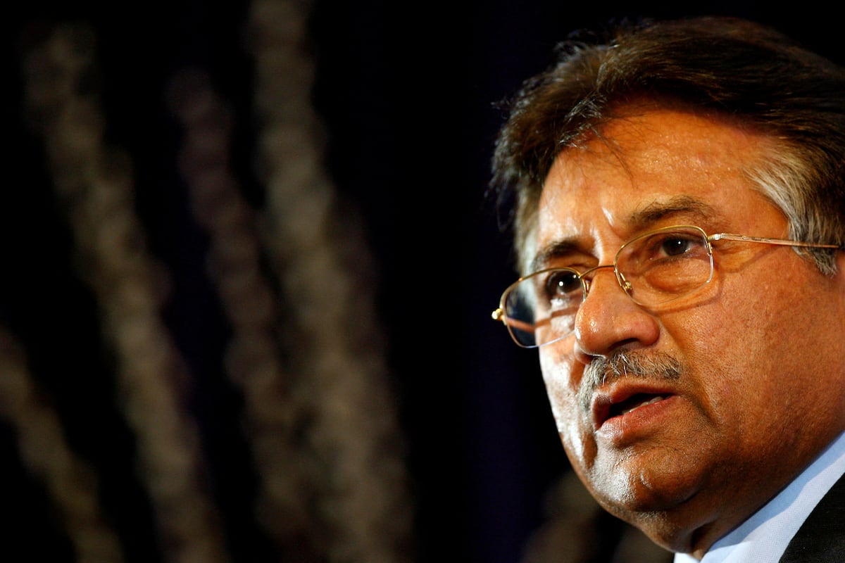 FILE PHOTO: Pakistan's President Pervez Musharraf speaks at the Royal United Services Institute (RUSI), in central London January 25, 2008.  Musharraf was delivering a lecture to RUSI during a visit to the UK.      REUTERS / Alessia Pierdomenico / File Photo
