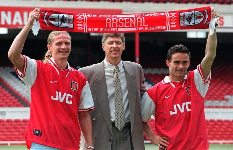 Arsene Wenger (C) with the club's new signings, Emmanuel Petit (L) and Marc Overmars in June 1997. Adrian Dennis / AFP