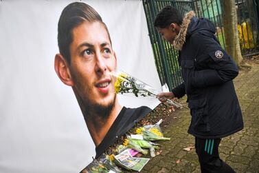 A young man brings flowers in front of the entrance of the FC Nantes football club training center La Joneliere in La Chapelle-sur-Erdre on January 23, 2019, two days after the plane of Argentinian forward vanished during a flight from Nantes in western France to Cardiff in Wales. The 28-year-old Argentine striker is one of two people still missing after contact was lost with the light aircraft he was travelling in on January 21, 2019 night. Sala was on his way to the Welsh capital to train with his new teammates for the first time after completing a £15 million ($19 million) move to Cardiff City from French side Nantes on January 19. / AFP / LOIC VENANCE