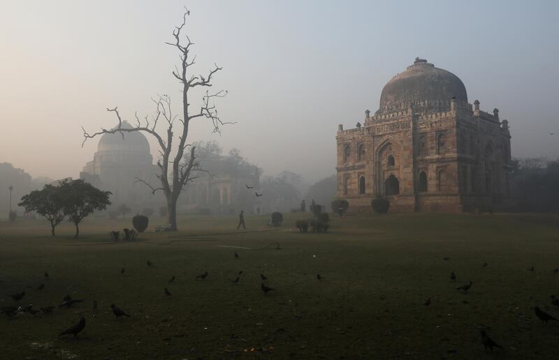 A general view of the Lodhi Garden on a smoggy morning in New Delhi, India, December 23, 2020. REUTERS/Anushree Fadnavis     TPX IMAGES OF THE DAY