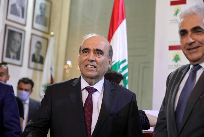Outgoing Lebanese foreign minister Nassif Hitti (R) stands next to his successor Charbel Wahbe in Beirut on August 4, 2020. Hitti resigned in protest at the government's failure to tackle a spiralling economic crisis, warning that if there is no will to reform "the ship will sink". / AFP / ANWAR AMRO
