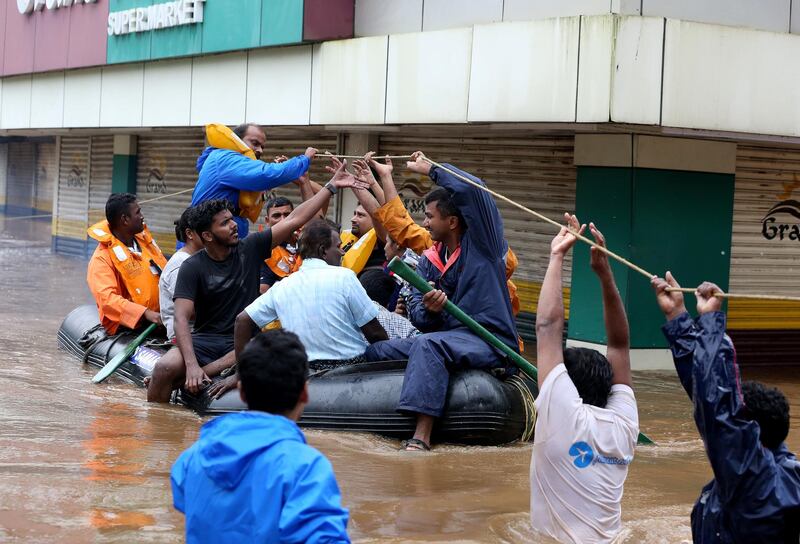 Rescue workers evacuate people from flooded areas after the opening of Idamalayr, Cheruthoni and Mullaperiyar dam shutters following heavy rains, on the outskirts of Kochi, India, August 16, 2018. REUTERS/Sivaram V