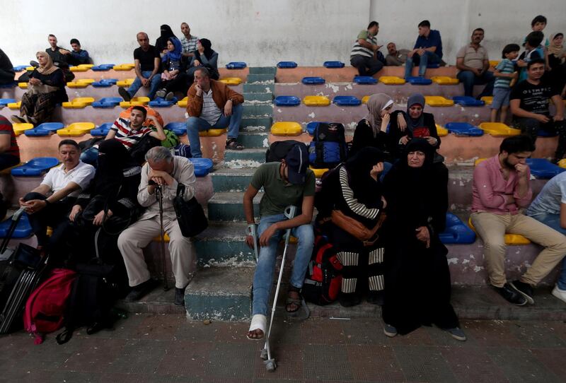 Palestinians wait to travel to Egypt through the Rafah border crossing, in the southern Gaza Strip May 18, 2018. REUTERS/Ibraheem Abu Mustafa