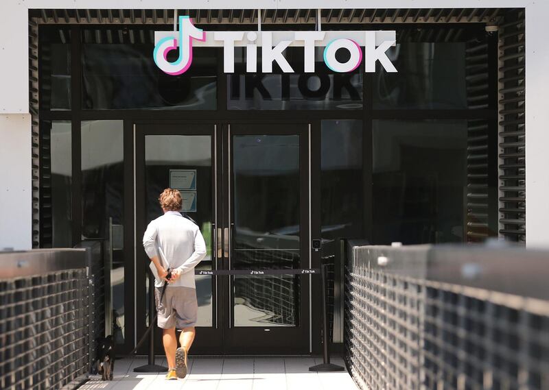(FILES) In this file photo taken on August 27, 2020, the TikTok logo is displayed in front of a TikTok office in Culver City, California.  Donald Trump on September 19, 2020 touted a "fantastic" deal that could see Oracle and Walmart become the US tech partners for TikTok, which the president is seeking to ban over security concerns. / AFP / GETTY IMAGES NORTH AMERICA / MARIO TAMA

