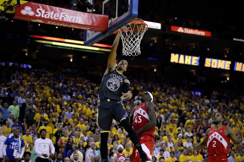 Golden State Warriors guard Shaun Livingston dunks over Toronto Raptors forward Pascal Siakam. AP Photo