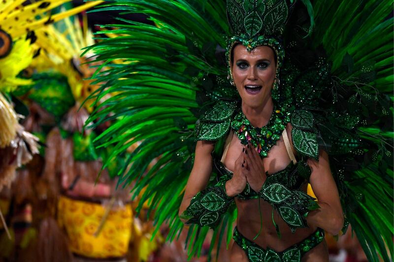 A member of the Grande Rio samba school dressed up in opulent green feathers. AFP