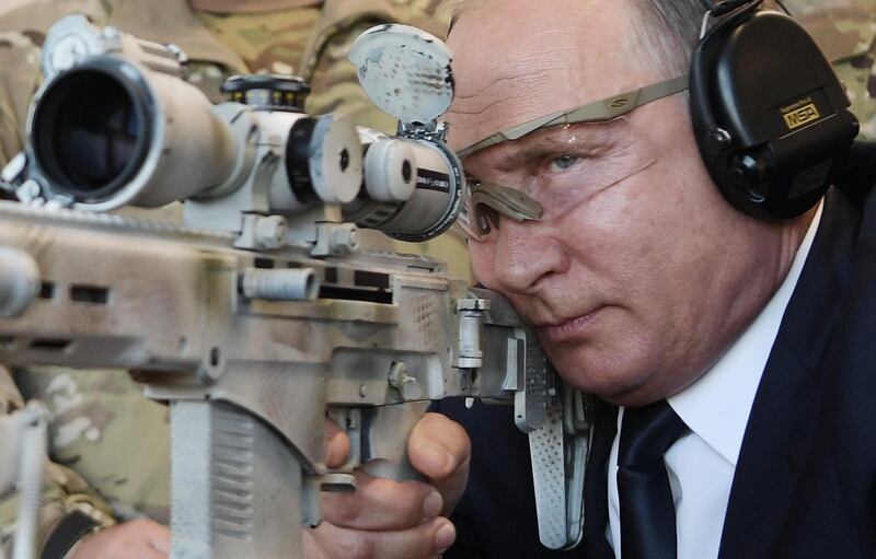 Russian President Vladimir Putin looks through the scope as he shoots a Chukavin sniper rifle during a visit to the military Patriot Park in Kubinka, outside Moscow on September 19, 2018. AFP