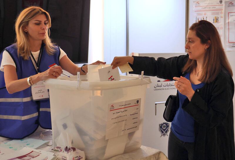 A Lebanese woman votes at the Lebanese embassy in Riyadh during parliamentary elections. AFP