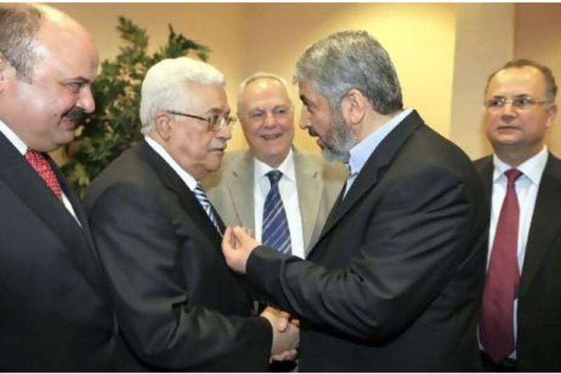 Palestinian president Mahmoud Abbas, center-left, and Hamas leader Khaled Mashaal, center-right, are still not ready to announce the composition of an interim joint government.