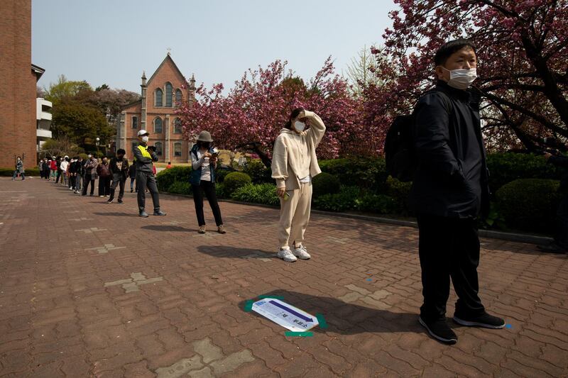 Voters wearing protective masks maintain social distancing while waiting in line at a polling station during parliamentary elections in Seoul, South Korea, on Wednesday, April 15, 2020. Surveys show President Moon Jae-in's Democratic Party of Korea set to win elections for 300 parliament seats on Wednesday, after his governments popularity increased following its handling of the virus in what was initially one of the worlds hardest-hit countries. Photographer: SeongJoon Cho/Bloomberg