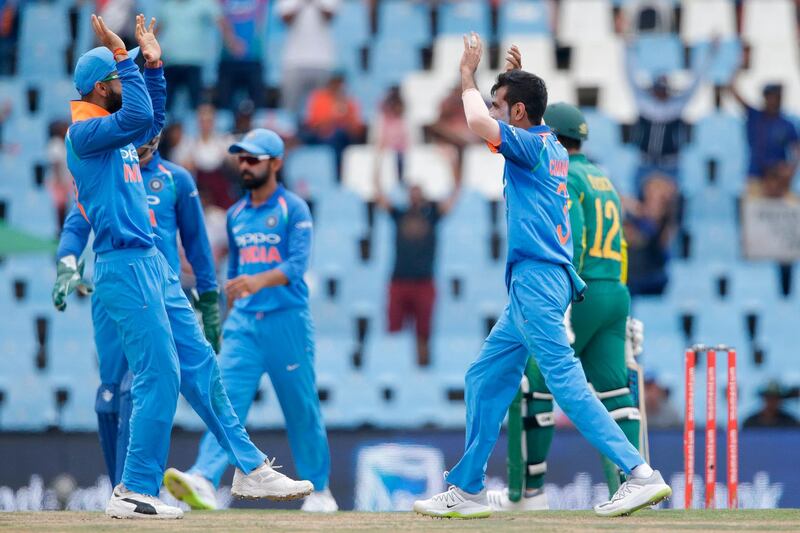 Indian bowler Yuzvendra Chahal (2R) celebrates the dismissal South African batsman Quinton de Kock (R, back) during the second One Day International cricket match between South Africa and India at Centurion cricket ground on February 4, 2018 in Centurion.   / AFP PHOTO / GIANLUIGI GUERCIA