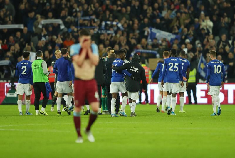 LONDON, ENGLAND - DECEMBER 28: Leicester City players celebrate as Declan Rice of West Ham United looks dejected following the Premier League match between West Ham United and Leicester City at London Stadium on December 28, 2019 in London, United Kingdom. (Photo by Warren Little/Getty Images)