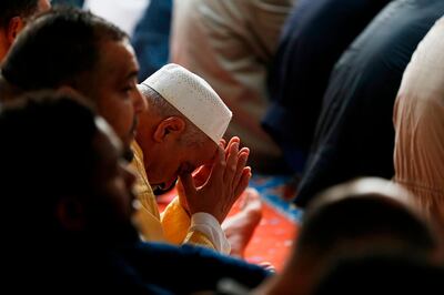 Muslims pray during the holy month of Ramadan, on May 18, 2018 at the Mosquee Ennour, one of the most important mosquee in the city of Le Havre, northwestern France. Islam's holy month of Ramadan is calculated on the sighting of the new moon and sees Muslims all over the world fasting from dawn to dusk. / AFP / CHARLY TRIBALLEAU
