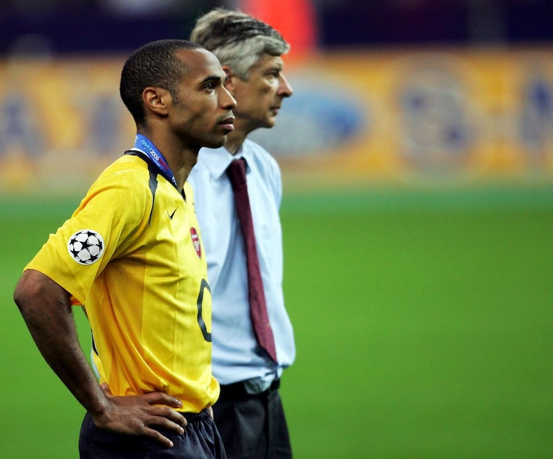PARIS - MAY 17:  Arsene Wenger (R) the Arsenal manager, and Thierry Henry (L) look despondent after their teams defeat in the UEFA Champions League Final between Arsenal and Barcelona at the Stade de France on May 17, 2006 in Paris, France.  (Photo by Alex Livesey/Getty Images)
