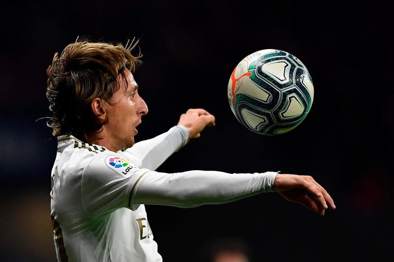 Real Madrid's Croatian midfielder Luka Modric eyes the ball during the Spanish league football match between Club Atletico de Madrid and Real Madrid CF at the Wanda Metropolitano stadium in Madrid on September 28, 2019. / AFP / OSCAR DEL POZO
