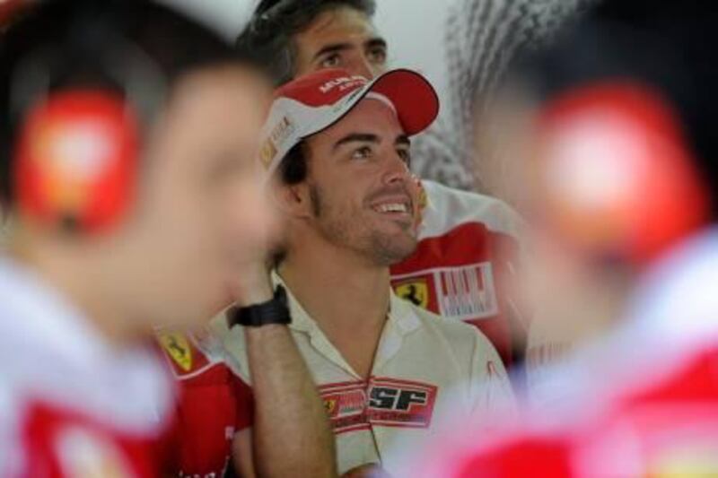 Spanish Ferrari F1 driver Fernando Alonso (C) checks times inside the box during the first free practice at Interlagos racetrack ahead of the weekend's Brazilian Grand Prix, in Sao Paulo, on November 5, 2010. AFP PHOTO/Mauricio LIMA
 *** Local Caption ***  584962-01-08.jpg