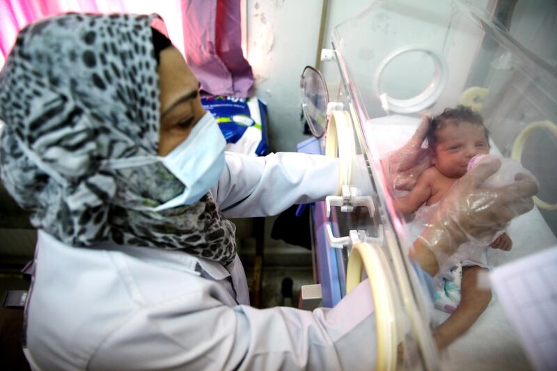A nurse bottle feeds a premature baby at a maternity hospital in Idlib, Syria February 27, 2020. Picture taken February 27, 2020. REUTERS/Umit Bektas