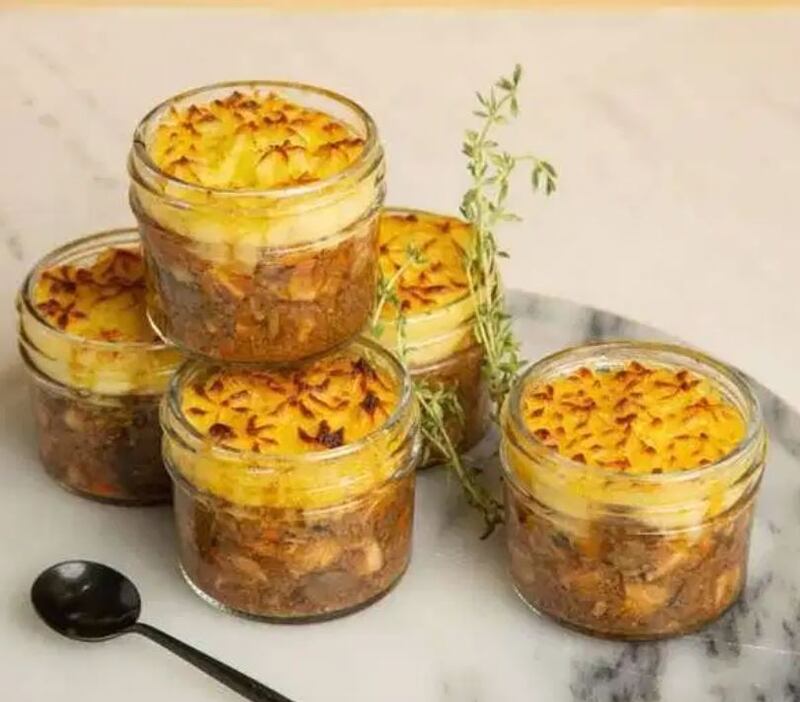 Beef shepherd's pie in individual jars, Dh14