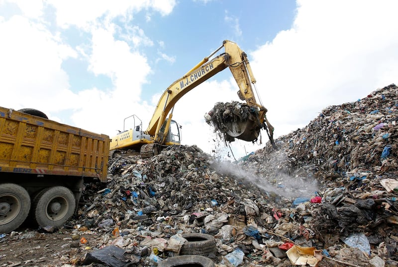 Workers use a front-loader to move piles of garbage from a Beirut suburb to the country's largest landfill of Naameh, just south of the Lebanese capital, on March 20, 2016. - Trucks began moving stacked rubbish outside the Lebanese capital under a plan adopted by the Lebanese government to put an end to the waste crisis that has been going on for eight months, according to an AFP photographer. Lebanon said on March 12 it would temporarily reopen a landfill to ease the crisis as thousands of people demonstrated in Beirut against the waste pile-up. Rubbish has piled up on beaches, in mountain forests and river beds across Lebanon since the closure in July of the country's largest landfill at Naameh. (Photo by ANWAR AMRO / AFP)